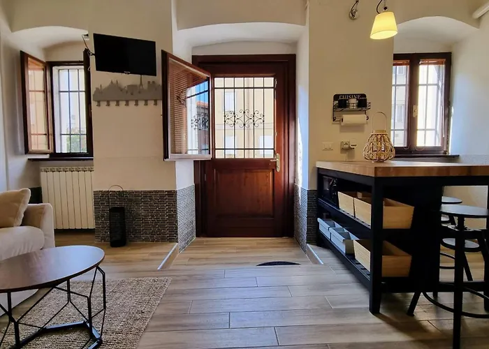 Tor Cucherna 11 Apartamento